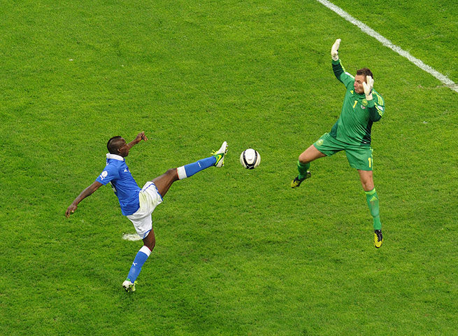 Tuesday WCQ: Balotelli scores