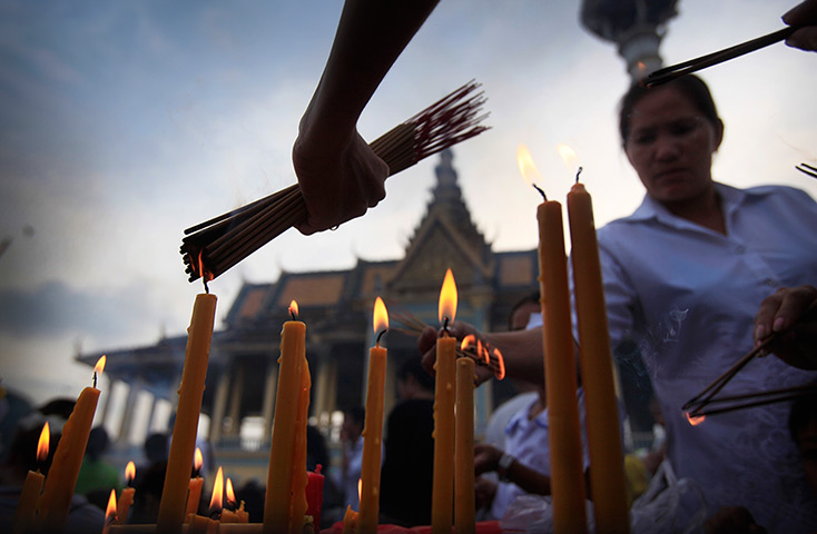 24 hours: Phnom Penh, Cambodia: People light incense sticks