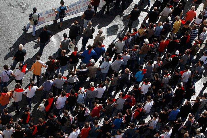 Greece protests: Greece's Communist party march in line towards Syntagma square 