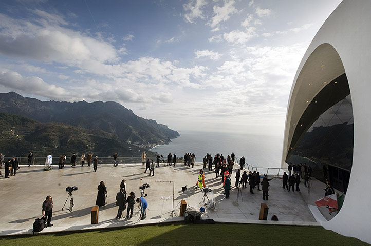 Oscar Niemeyer: A view of Ravello's Auditorium Oscar Nie