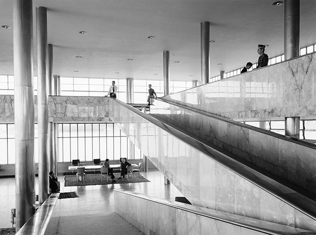 Oscar Niemeyer: Interior shot of the Casino Pampulha