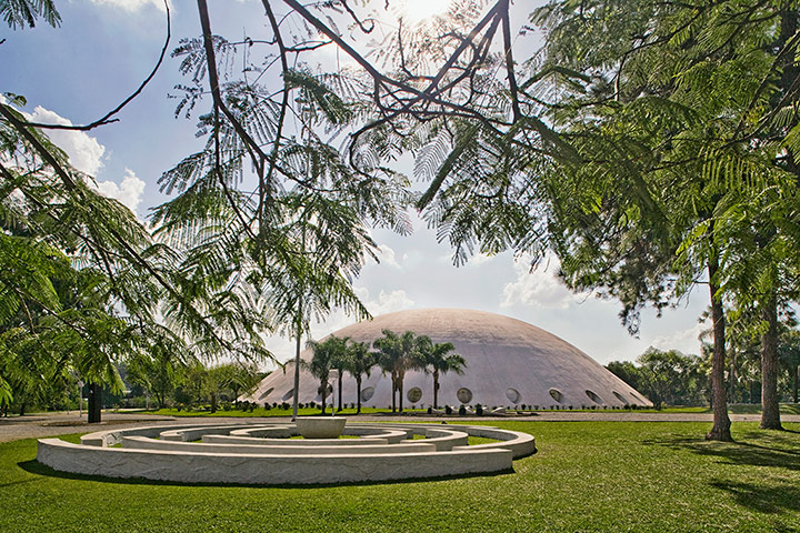 Oscar Niemeyer: The Lucas Nogueira Garcez Pavilion in Ibirapuera Park