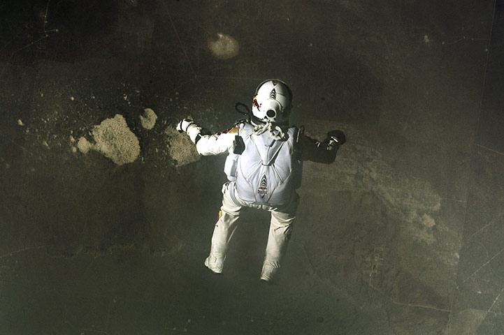 20 Photos: Felix Baumgartner Makes Record Freefall Jump