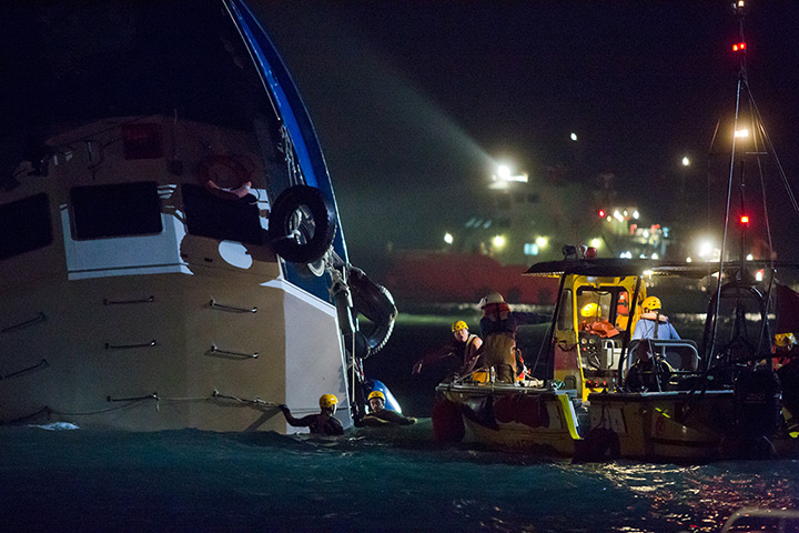 Hong Kong ferry: Rescue crews search for passengers in waters near Yung Shue Wan