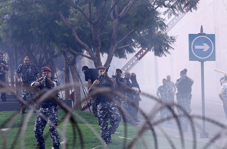 Beirut funeral: Security forces take aim at the protesters