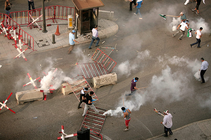 Beirut funeral: Barrackades are knocked down by protesters after the funeral