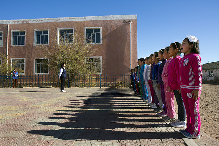 FTA: Paula Bronstein: Pupils line up during a physical education class