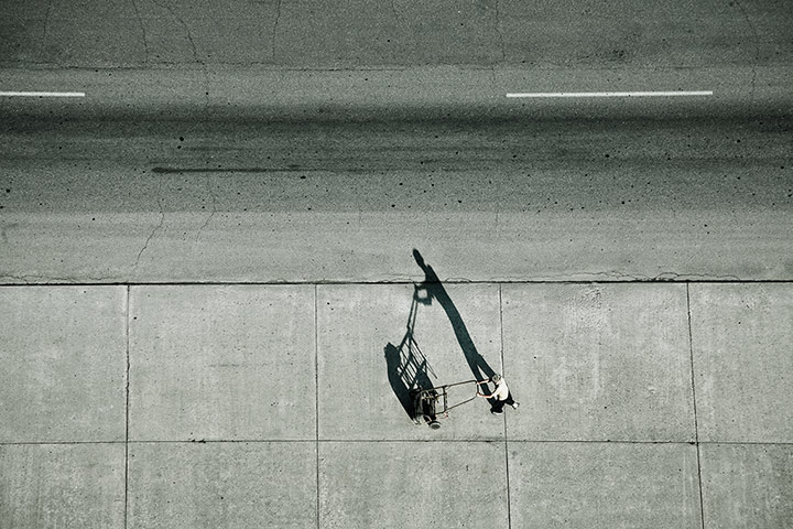 Your Pictures: trick: Trick of the light with a small person and a large shadow