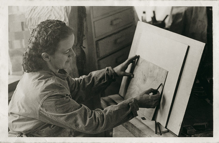 Hepworth : Barbara Hepworth at work 