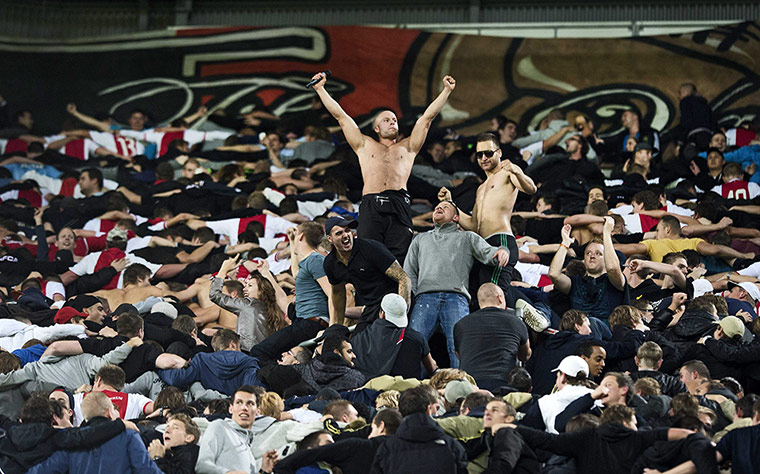 Wed champs league 2: Ajax fans