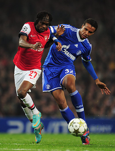 Wed champs league 2: Gervinho is kept away from the ball by Joel Matip