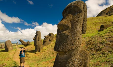 Patung Misterius Moai di Easter Island Bisa "Berjalan"