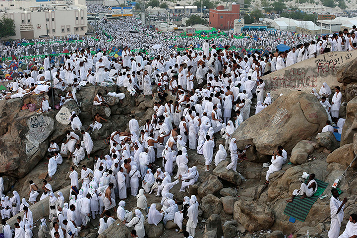 24 hours: Mecca, Saudi Arabia: Muslim pilgrims climb the Mountain of Mercy