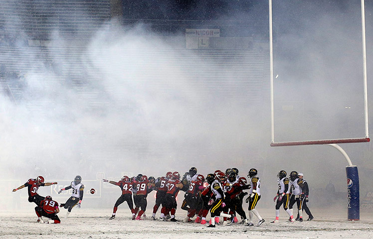 best of the week: Calgary Stampeders Rene Paredes kicks a field goal 