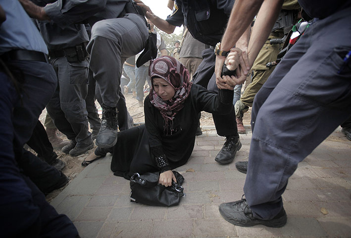 20 Photographs: A Palestinian activist is arrested by Israeli soldiers