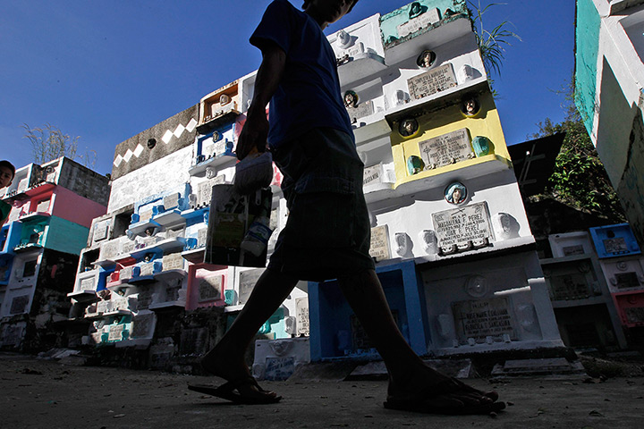 24 hours: Marikina City, Philippines: A painter passes graves