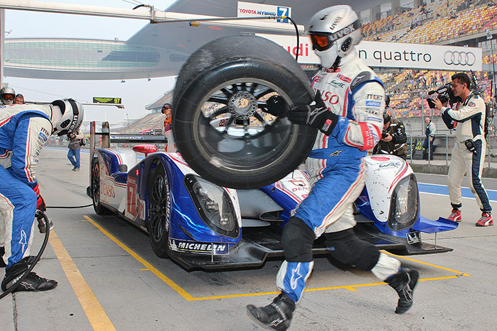FIA WEC Shanghai: Toyota pit-stop