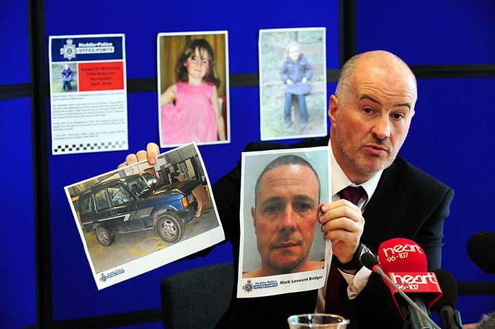 April Jones day 2: Detective Superintendent Reg Bevan holds up a photo of Mark Bridger 