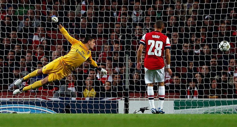 footy2: Arsenal goalkeeper Mannone