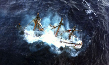 HMS-Bounty-sinking-off-th-008.jpg