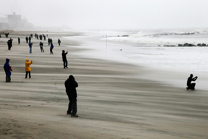 24 hours: New York, USA: People watch the rising surf at Coney Island 
