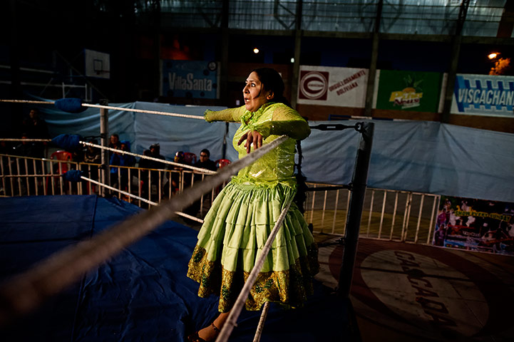 Cholitas: Cholitas wrestling - taking a break