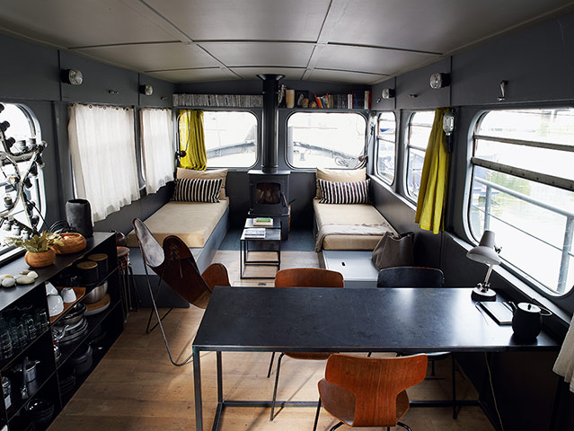 Homes: Paris Boat: Dining room and living room area on houseboat