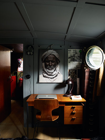 Homes: Paris Boat: Desk area on houseboat