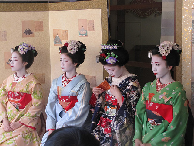 Kimono gallery: Apprentice Geisha, known as Maiko,