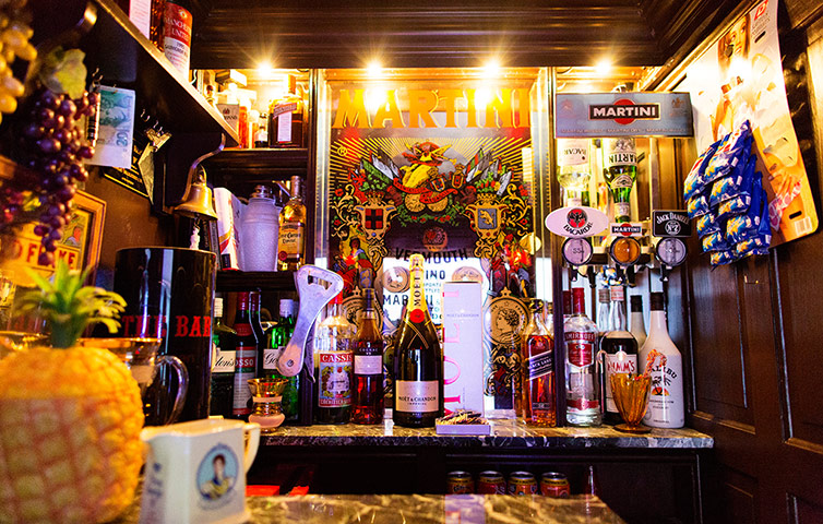 Selby: Philip Oakley: Bar