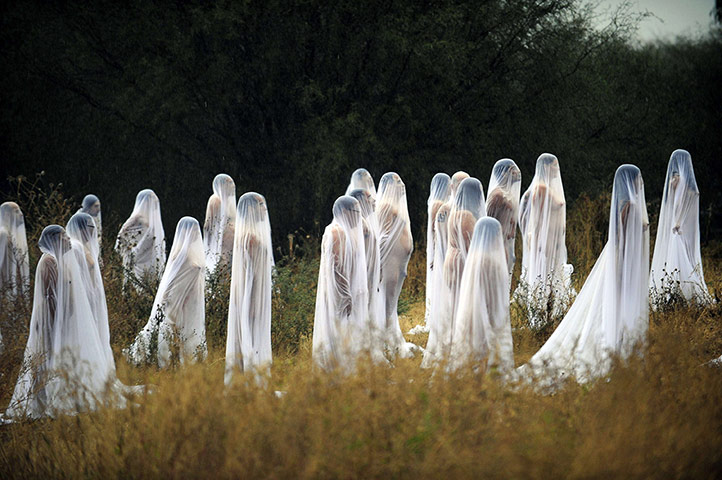 20 Photos: Naked volunteers perfom for artist Spencer Tunick in Mexico