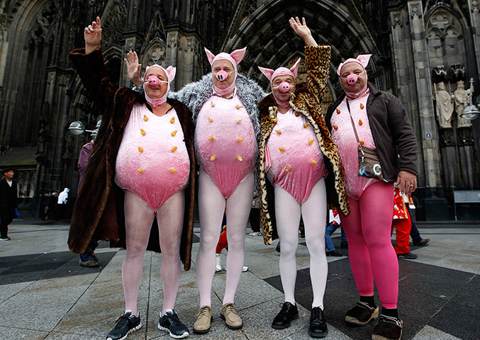 24 hours: Cologne, Germany: Carnival revellers dressed as pigs 