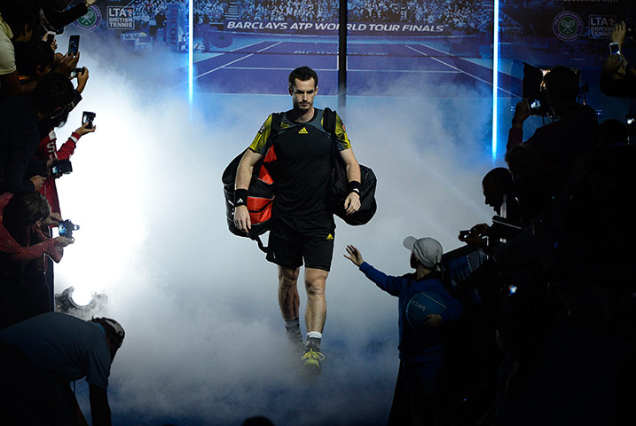 Murray v Federer: Murray enters