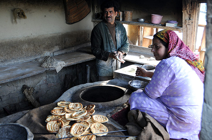 Kasmir: bakery on Dal Lake, Kashmir