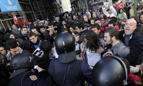 Policemen clash with demonstrators during a general strike on November 14, 2012 in Madrid. 