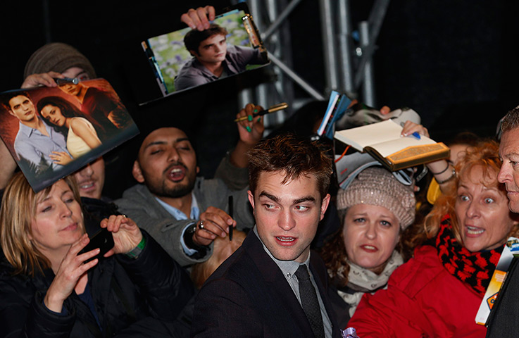 Twilight London premiere: Robert Pattinson signs autographs