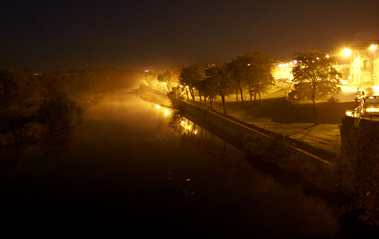Your Pictures: Tonal: Crossing the Pont Vieux in Carcassonne