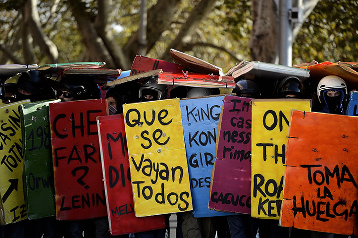 20 Photos: Demonstrators protect themselves with shields in Rome