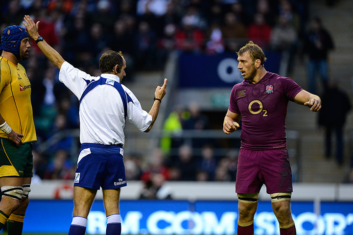 eng v australia: Referee Romain Poite explains to England captain Chris Robshaw