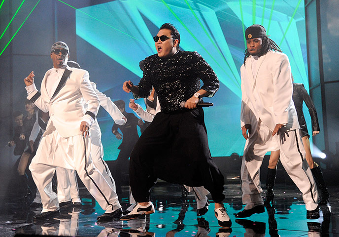 American Music Awards: MC Hammer and PSY perform at the American Music Awards