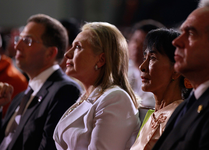 Obama tour Cambodia: Clinton and Suu Kyi listen to President Obama