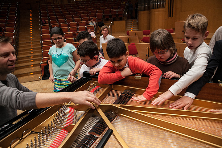 deaf  music workshop: Leif Ove Andsnes music workshop for deaf children