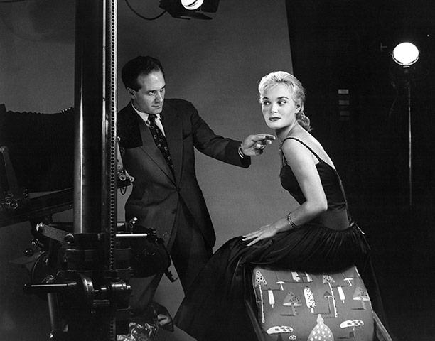 Cornel Lucas: Cornel Lucas positions Shirley Eaton, 1957