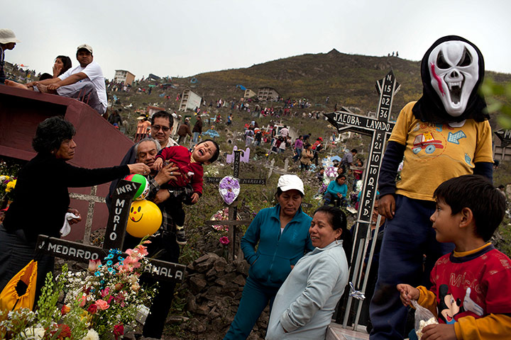 24 hours: Lima, Peru: Families gather arround the graves of their loved ones