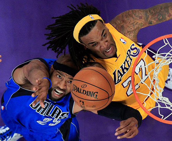 week in sport pictures: Dallas Mavericks' Vince Carter fights with Los Angeles Lakers' Jordan Hill