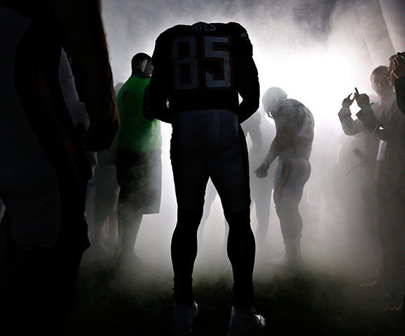week in sport pictures: Chargers' Gates and Stuckey in the tunnel during NFL in San Diego