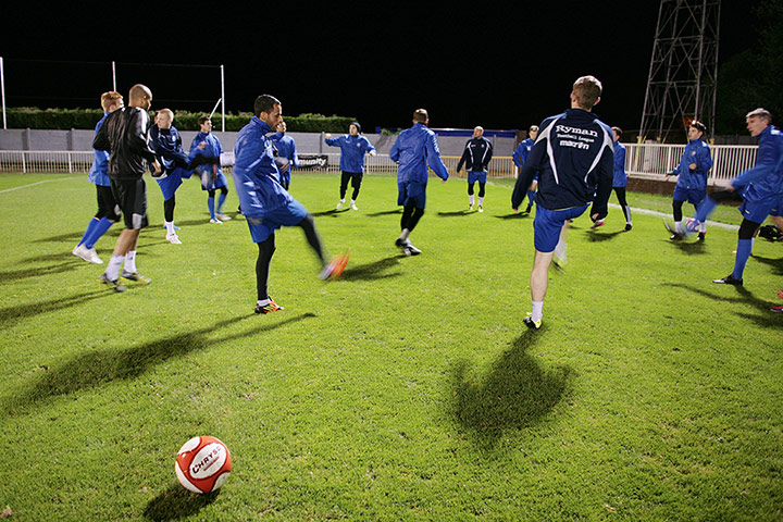 Met Police Football Team: Warming up