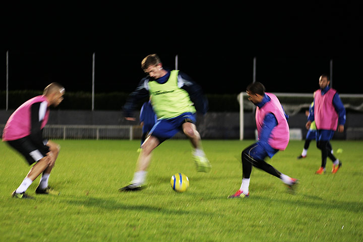 Met Police Football Team: Running plays