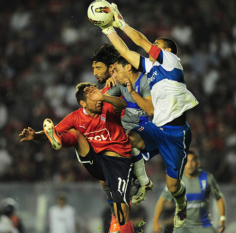 week in sport pictures: Independiente v Universidad Cat  lica - Copa Sudamericana
