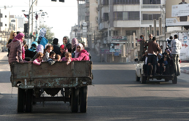 Israel Gaza : Palestinian families evacuate their homes following an Israeli air strike